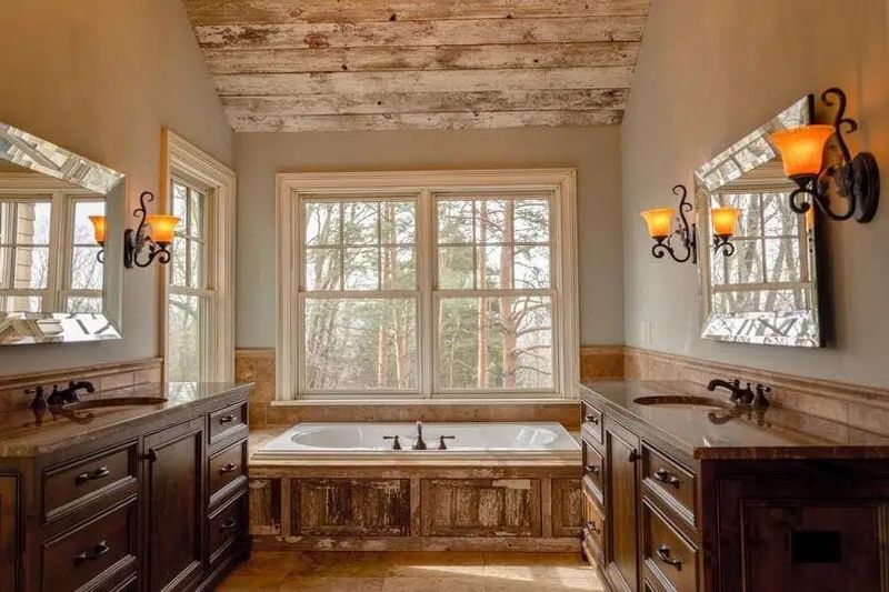 small bathroom with vintage tub