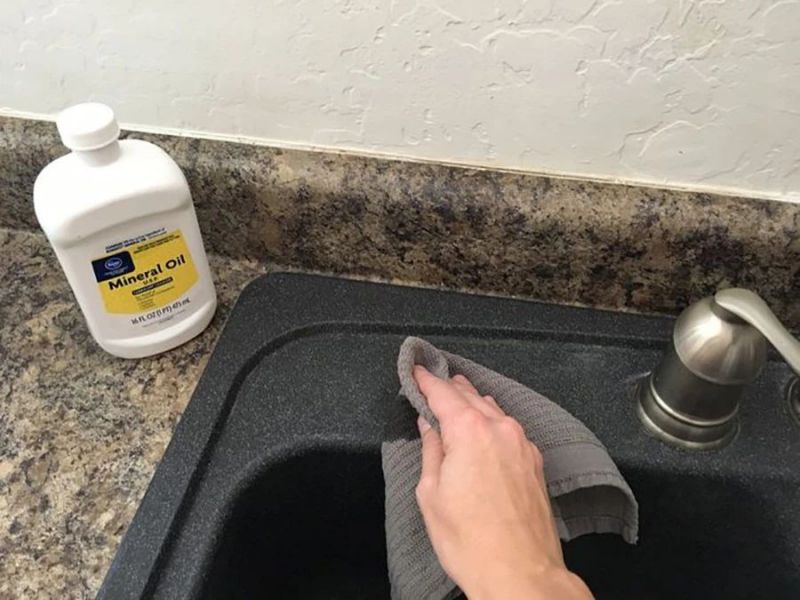 clean a granite sink