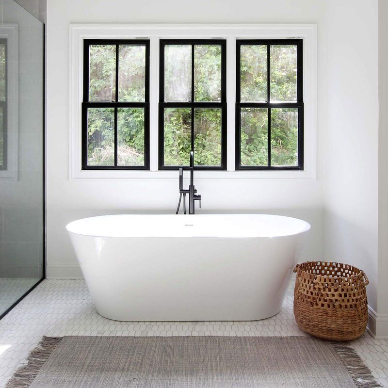 Freestanding Bathtub Dimensions: A Sizing Guide with FAQs