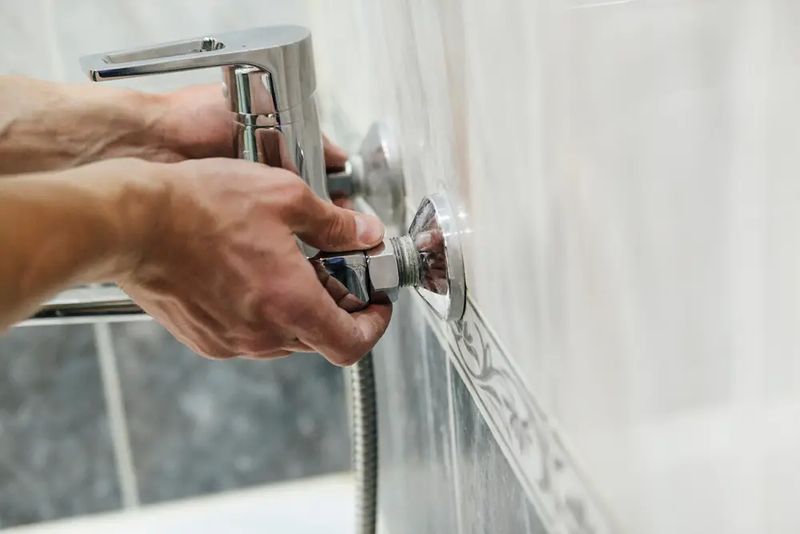 Install The New Bathtub Faucet