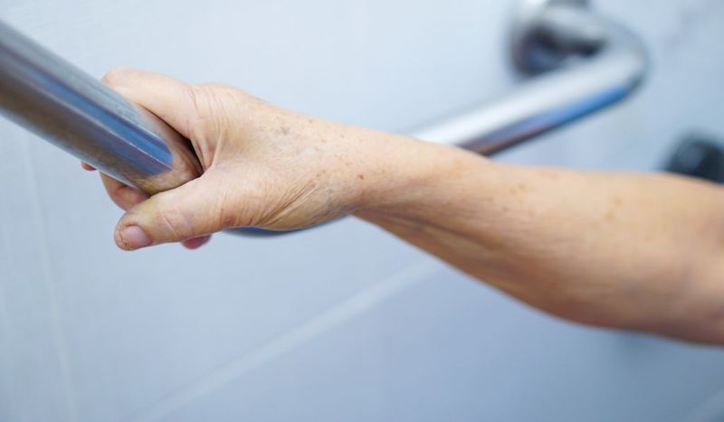 height of toilet grab bar