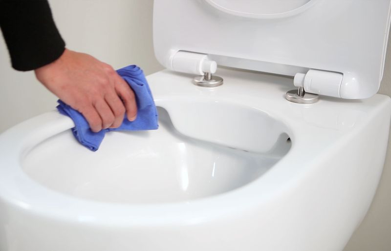 how to clean a rimless toilet